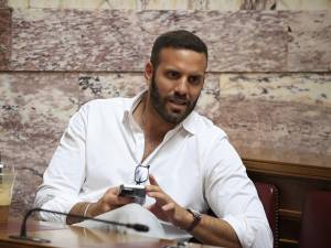 Εκτός ευρωομάδας ΣΥΡΙΖΑ ο Νίκος Παππάς που μηνύθηκε από δημοσιογράφο για επίθεση στο Στρασβούργο όπου βρίσκονταν
