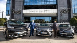 Παράδοση στόλου οχημάτων Toyota στην Ελληνική Ολυμπιακή Επιτροπή