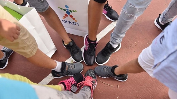 ΟΠΑΠ: Προσφέρει 4.000 παπούτσια σε παιδιά που έχουν ανάγκη