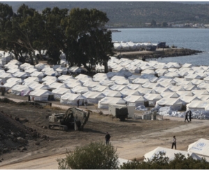 Λέσβος: Συνεχίζεται η μετακίνηση μεταναστών και προσφύγων στο Καρά Τεπέ