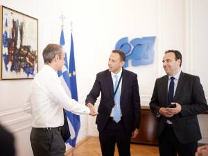 Μητσοτάκης σε Αντιπρόεδρο της Google: «Αποδίδουμε μεγάλη σημασία στην προστασία των παιδιών στο Διαδίκτυο»
