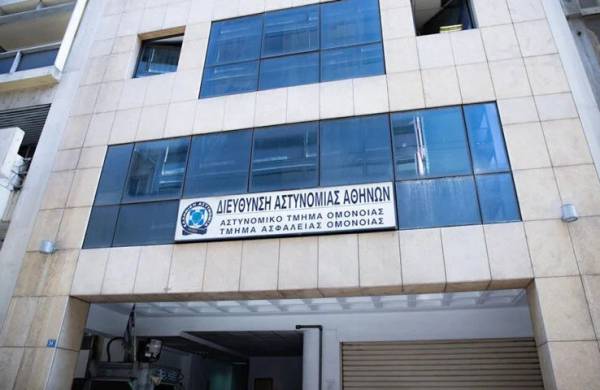 Γερμανός κρατούμενος έπεσε από τον δεύτερο όροφο του ΑΤ Ομονοίας