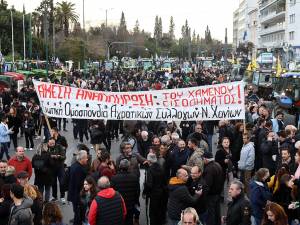 Κατέκλυσαν το Σύνταγμα οι αγρότες με τα τρακτέρ - Κυκλοφοριακές ρυθμίσεις