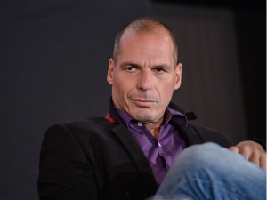 Βαρουφάκης: «Δώρον άδωρον» η ένταξη των ελληνικών ομολόγων στο πρόγραμμα της ΕΚΤ