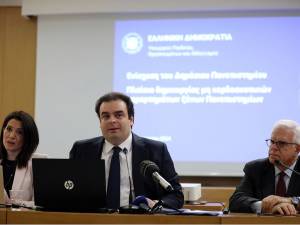 Με Πανελλήνιες και Ελάχιστη Βάση η εισαγωγή στα ιδιωτικά πανεπιστήμια - Όλο το νομοσχέδιο