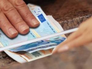 Συναλλαγές στα τραπεζικά καταστήματα μετά τα νέα μέτρα