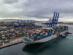 PCT S.A. welcomed in the port of Piraeus, one of the largest container ships in the world