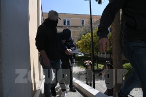 Στον ανακριτή Βασίλης Γκουρούσης και Τέτα Καμπουρέλη για το ριφιφί στις τραπεζικές θυρίδες