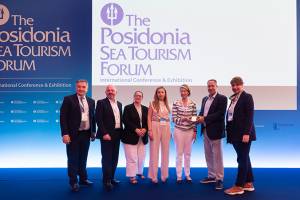 Posidonia Sea Tourism Forum: Λιμάνια, ανθρώπινο δυναμικό και υπερτουρισμός στο επίκεντρο των συζητήσεων την 2η ημέρα