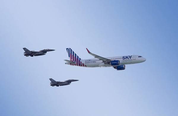 SKY express: Υπερήφανα μαζί με την Πολεμική Αεροπορία στον ελληνικό ουρανό
