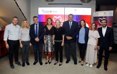 Η Εθνική Ασφαλιστική στην παράδοση της επιταγής του No Finish Line Athens, στην Ένωση «Μαζί για το Παιδί»