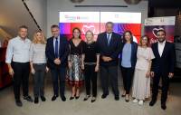 Η Εθνική Ασφαλιστική στην παράδοση της επιταγής του No Finish Line Athens, στην Ένωση «Μαζί για το Παιδί»