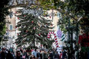Από σήμερα το εορταστικό ωράριο