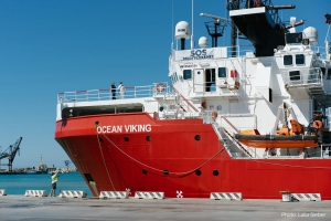 Στη Σικελία το πλοίο Ocean Viking με 422 μετανάστες και πρόσφυγες