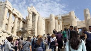 ΤτΕ: Σε ελεύθερη πτώση τα έσοδα του τουρισμού στο 8μηνο