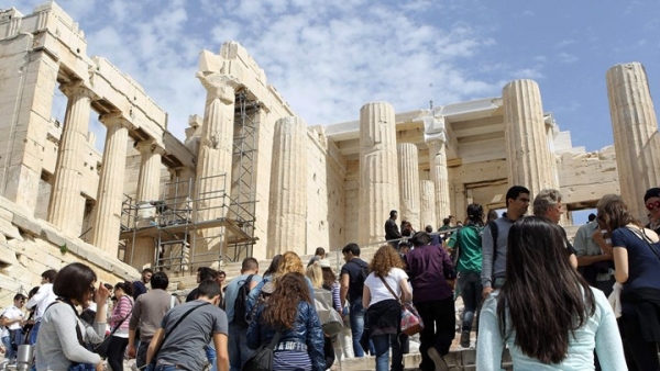 ΤτΕ: Σε ελεύθερη πτώση τα έσοδα του τουρισμού στο 8μηνο