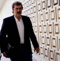 Επεισόδιο με Πολάκη σε ψαροταβέρνα - Ζήτησε από αστυνομικό να σταματήσει τον έλεγχο και τον απείλησε