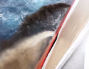 Greek Shipping Companies Accused of Faking Pollution Records
