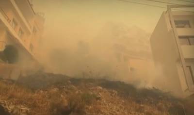 Συνεχείς αναζωπυρώσεις σε Γλυφάδα και Πανόραμα Βούλας - Κάηκαν σπίτια