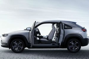 Mazda MX-30: Τον Οκτώβριο στην Ελλάδα το πρώτο αμιγώς ηλεκτρικό αυτοκίνητο