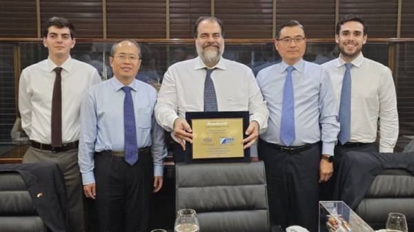 H COSCO βραβεύει την Contships του Ν. Πατέρα για τη στήριξη της επισκευαστικής ζώνης του Πειραιά