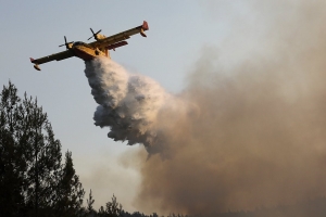 Βίλια: Πύρινος εφιάλτης 10 χιλιομέτρων - Τιτάνια μάχη από γης και αέρος