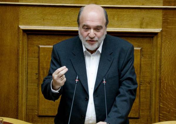 Ξαφνική αδιαθεσία του Τρύφωνα Αλεξιάδη στη Βουλή