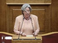 Λινού: «Δεν παραδίδω την έδρα» - «Βέλη» κατά Κασσελάκη και Πολάκη