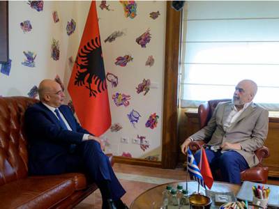 Συνάντηση με τον πρωθυπουργό της Αλβανίας, Έντι Ράμα, είχε ο Νίκος Δένδιας