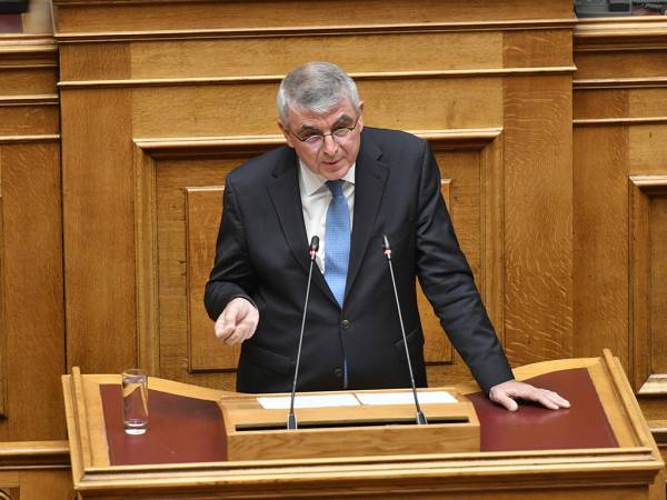 Π. Τσακλόγλου: Συνολικά, μέσα στις δύο τετραετίες θα έχουν μειωθεί οι ασφαλιστικές εισφορές κατά 5,4 ποσοστιαίες μονάδες