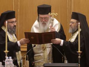 Ιερώνυμος: «Τα παιδιά των ομόφυλων ζευγαριών θα μένουν αβάπτιστα έως ότου μεγαλώσουν και επιθυμούν να βαπτιστούν»