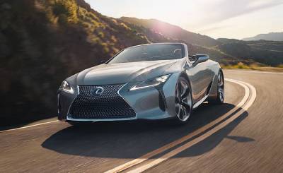 Στο κενό κρεμάστηκε ένα SUV Lexus με την οδηγό του