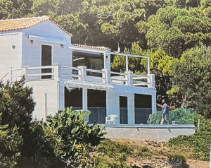 ΝΔ για βίλα Τσίπρα: «Αν τη διαπραγμάτευση για τη βίλα την είχε κάνει στις Βρυξέλλες θα είχαμε γλιτώσει και το τρίτο μνημόνιο»