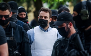 Στη φυλακή οδηγήθηκε ο 32χρονος συζυγοκτόνος - Με τρία ακόμα άτομα στο κελί του - Στην ίδια πτέρυγα με Φουρθιώτη και Κουτσολιούτσο