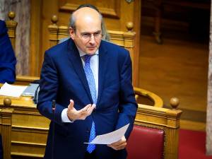 Κ. Χατζηδάκης: Οι τραπεζικές προμήθειες από το 2025 θα είναι αρκετά χαμηλότερες