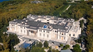 Ρωσία: Πρώην συμπαίκτης του Πούτιν στο τζούντο δηλώνει ότι του ανήκει το παλάτι, το οποίο ο Ναβάλνι χρεώνει στον Ρώσο πρόεδρο