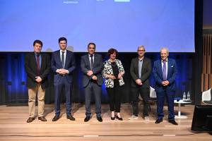 H οικογένεια παραμένει καθολική αξία στην Ελλάδα σύμφωνα με έρευνα του ΕΚΚΕ για την Υδρόγειο Ασφαλιστική