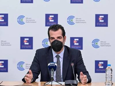 Πλεύρης: Και ιδιωτικές κλινικές θα μπορούν να κρατούν τα περιστατικά Covid