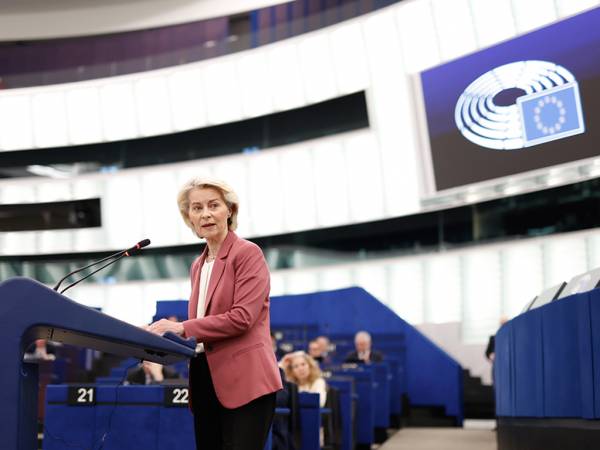 Φον ντερ Λάιεν: «Στεκόμαστε όλοι μας με πλήρη αλληλεγγύη στο πλευρό της Κύπρου»