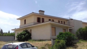 Astrobank: Πωλεί σπίτι γνωστού επιχειρηματία για €4,5 εκατ.
