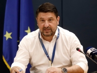 Έκτακτα μέτρα: Υποχρεωτική η χρήση μάσκας σε τράπεζες, κομμωτήρια, φούρνους