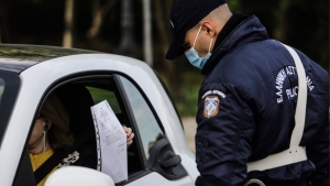 1.612 παραβάσεις και 17 συλλήψεις το Σάββατο για παραβίαση των μέτρων αποφυγής διάδοσης του κορωνοϊού