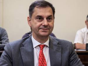 Θεοχάρης: Τροπολογία που θα ορίζει τα επιτόκια για τη ρύθμιση χρεών των φορολογουμένων