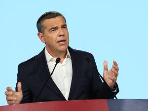 Αλ. Τσίπρας - Παρουσίασε το πρόγραμμα της ΕΛ.Α.Σ.: ΦΠΑ 6% στα βασικά αγαθά, κατάργηση πανελλαδικών και 1.800 ευρώ μέσος μισθός