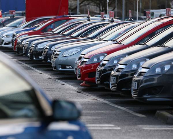 Υποχώρηση για ένατο συνεχόμενο μήνα για τις ευρωπαϊκές πωλήσεις αυτοκινήτων