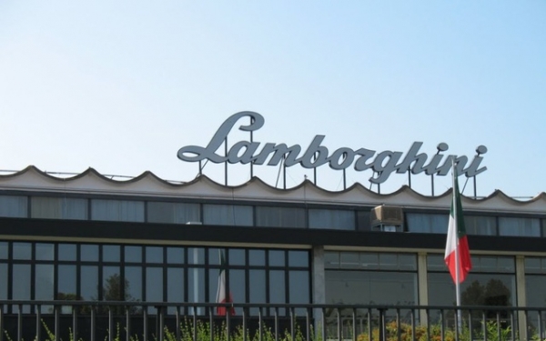 Κλείνει το εργοστάσιό της στην Ιταλία η Lamborghini