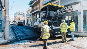 Δήμος Αθηναίων: Ασφαλτοστρώθηκαν οι πρώτοι 78 δρόμοι στις γειτονιές της Αθήνας