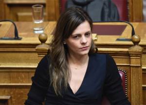 Ε. Αχτσιόγλου: «Στο έλεος μαζικών πλειστηριασμών οι δανειολήπτες με επιλογή της κυβέρνησης»