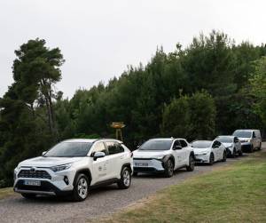 Toyota: Επίσημος συνεργάτης μετακίνησης της Ελληνικής Ολυμπιακής Λαμπαδηδρομίας «Παρίσι 2024»
