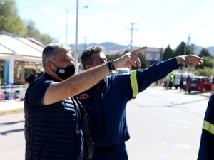 Στο μέτωπο της φωτιάς στο Αλεποχώρι ο Περιφερειάρχης Γ. Πατούλης